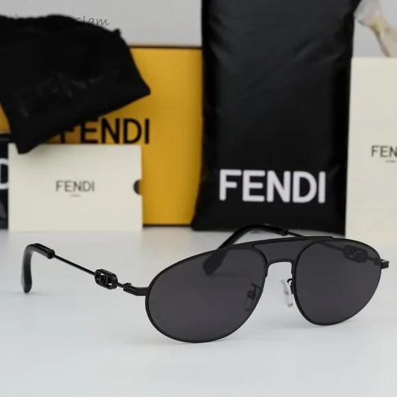 BRAND NEW Fendi FE40072U-Y 01A Black Dark Grey Chain Aviator Unisex Sunglasses